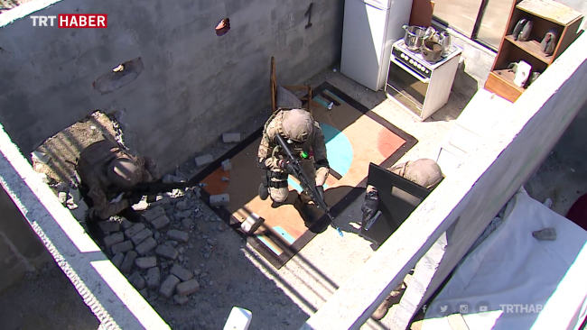 Foça'daki komandoların eğitimi ilk kez TRT Haber'de